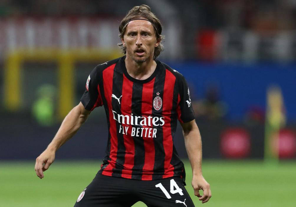 胖了？美媒晒浓眉训练图配文：浓眉的肚子从衣服里露出来了！