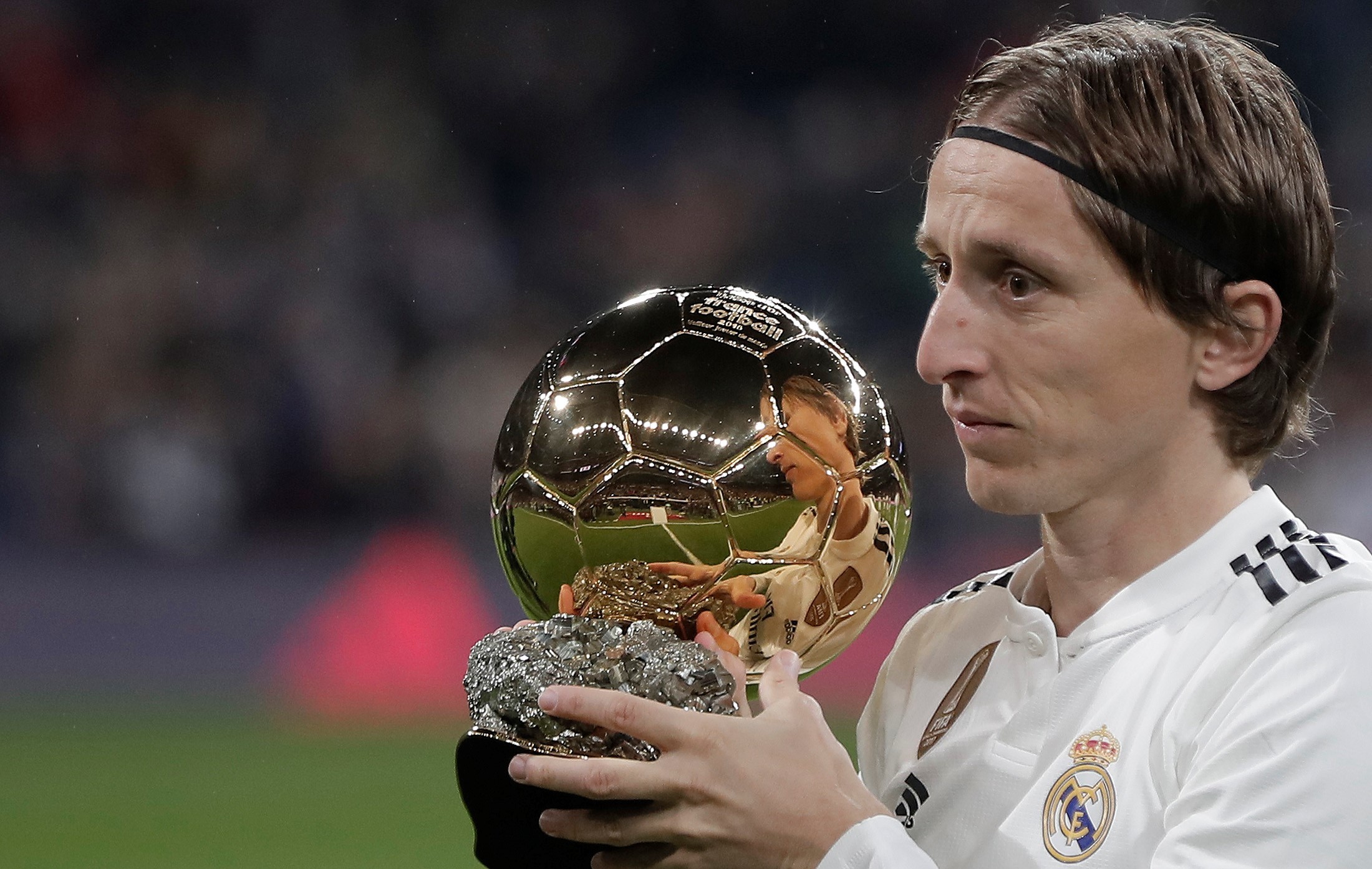 伊利牛奶开启促销活动：买三箱牛奶即送CBA新赛季球票一张