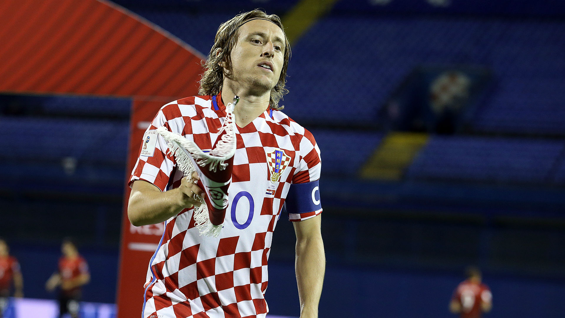 跟队记者：VAR竟然认为米兰对阵帕尔马时的点球是萨56的犯规